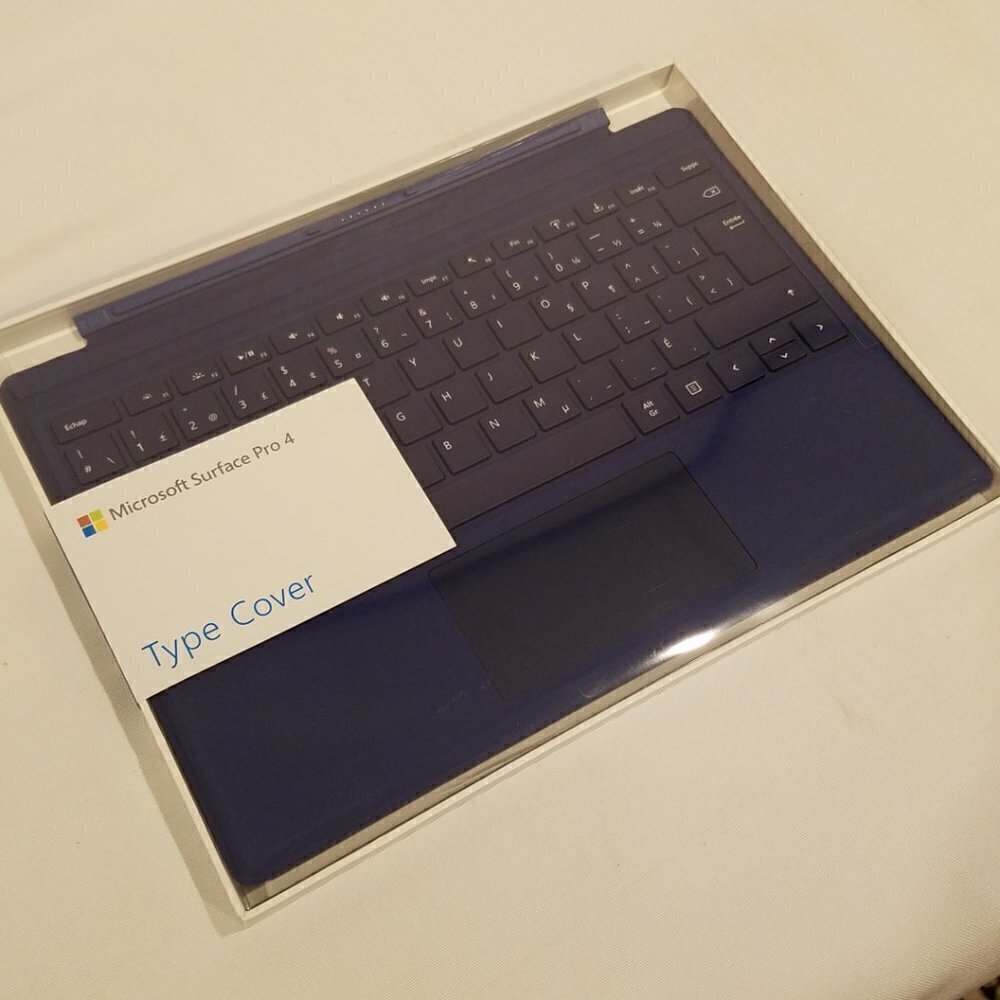 NEW Microsoft Surface Pro 4 Type Cover French/English Edition